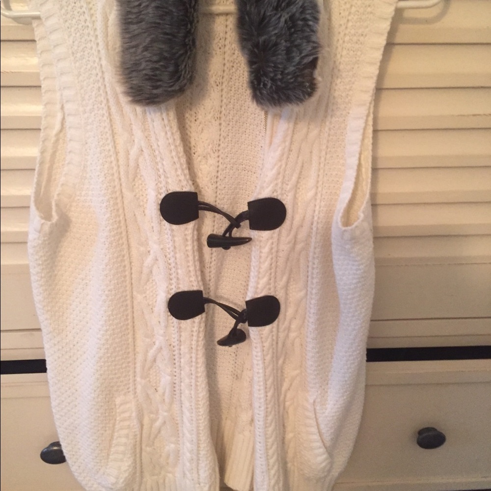 Fur trimmed sweater vest